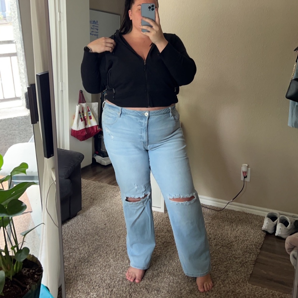 New light washed bootcut jeans💙